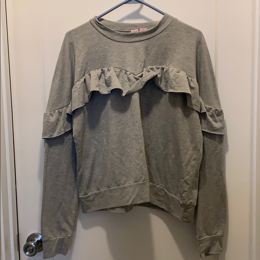 Grey sweatshirt with ruffles